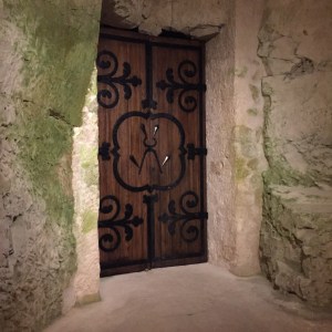 taittingercavedoor